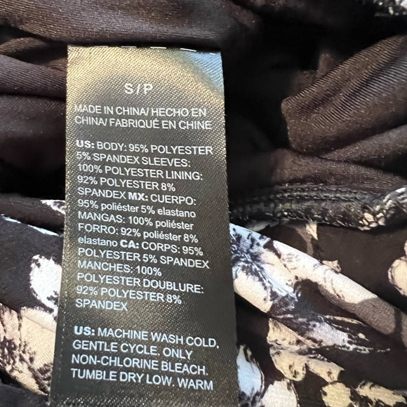 WhiteHouseBlack Market Black floral print wrap top with sheer sleeves size S - Picture 5 of 10